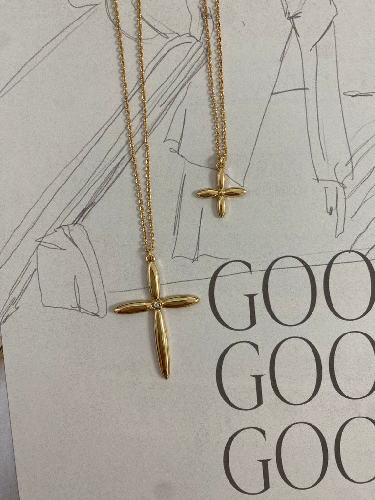 Small Figaro Cross in Gold