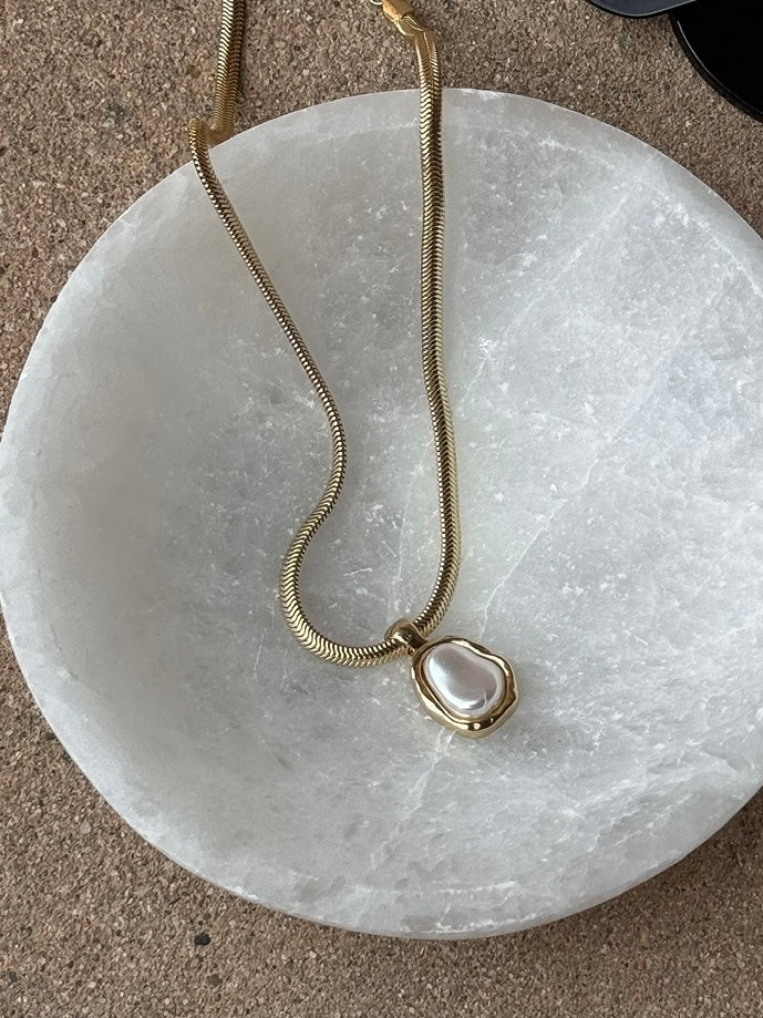 Neve Pearl Necklace