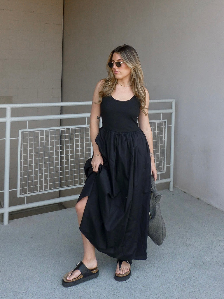 Toujours en Noir Dress