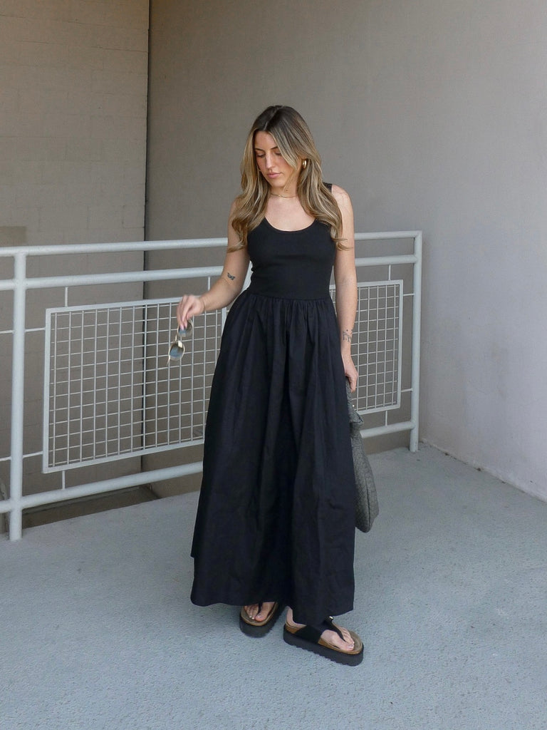 Toujours en Noir Dress