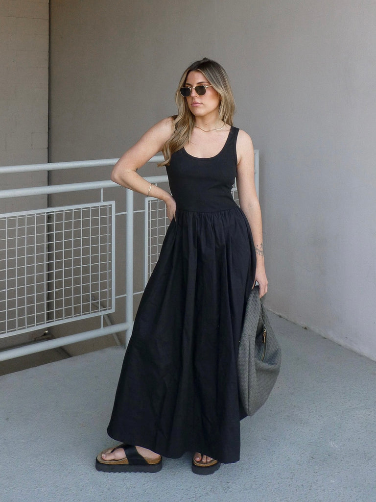 Toujours en Noir Dress