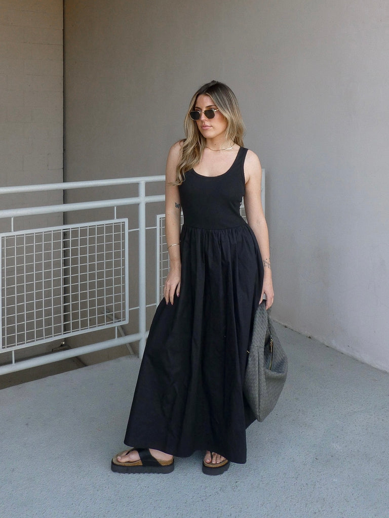 Toujours en Noir Dress