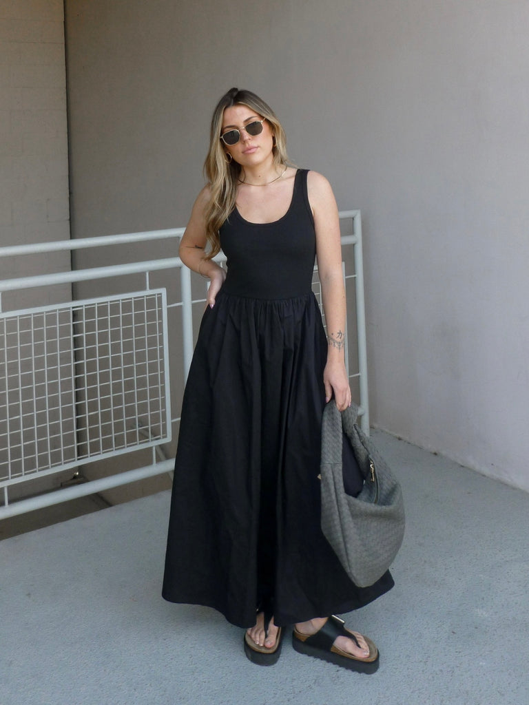 Toujours en Noir Dress