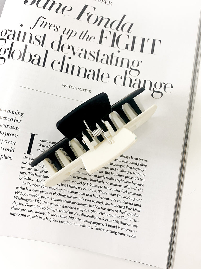Matte Out Claw Clip in Black + White