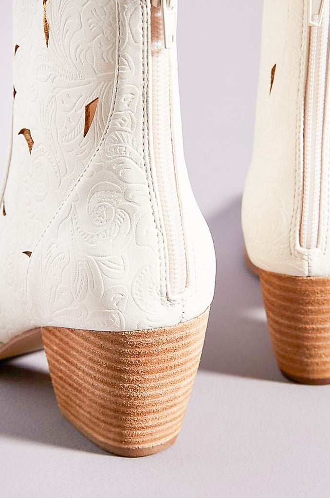 Acacia Boots in White by MATISSE COCONUTS